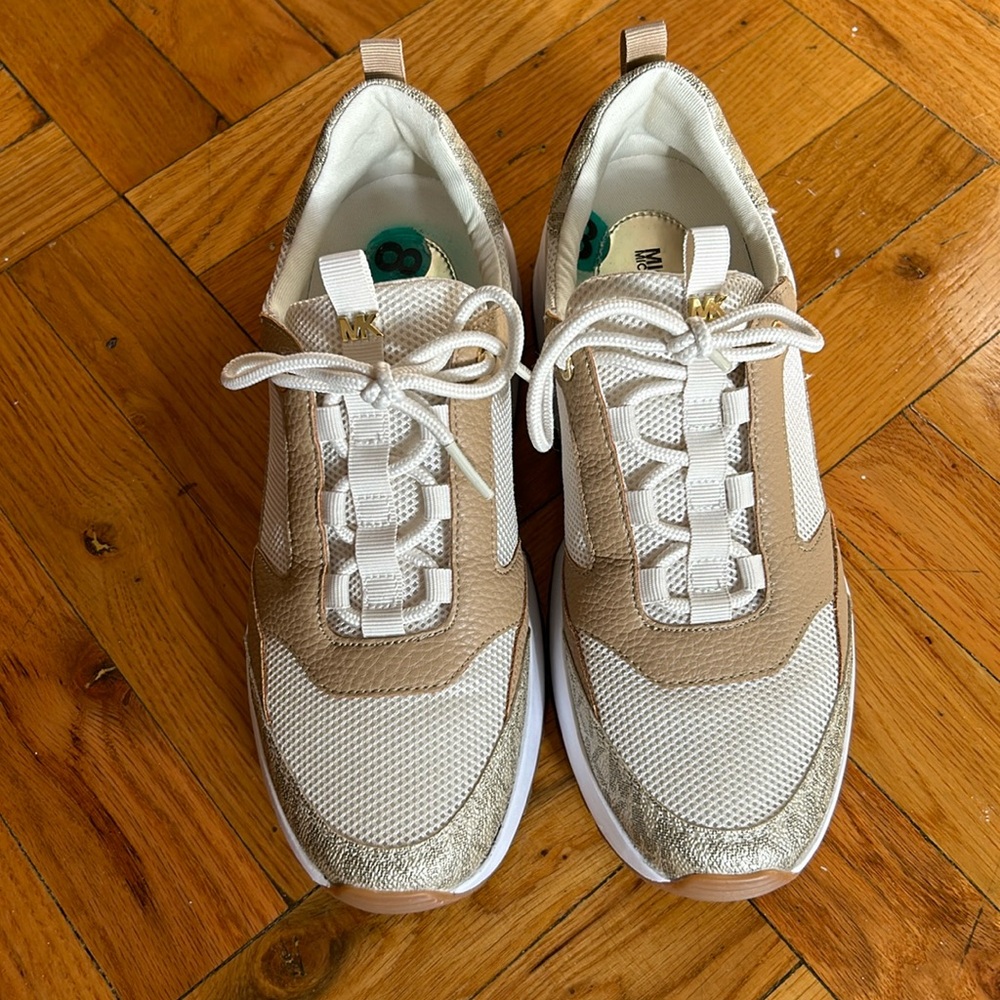 Michael Kors. Size 8. Brand new wear Only Once.